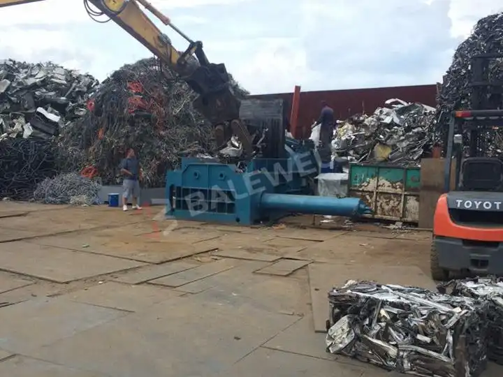Metal Baling Machine in Japan working