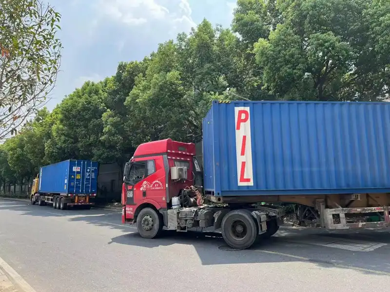 Containers loading metal balers