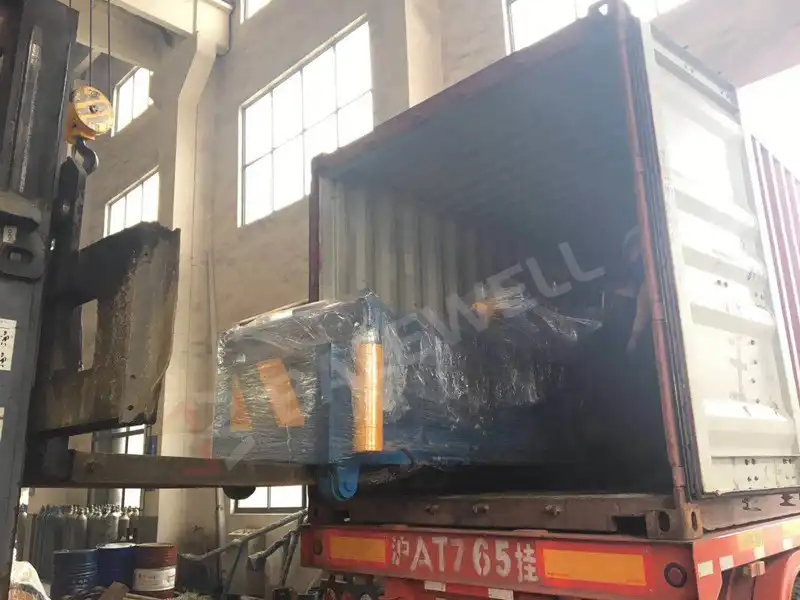 China Iron Baler Loading to Container